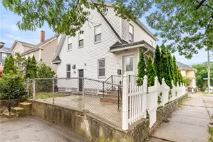 912 Narragansett Blvd, Providence, RI 02905 - Photo 2