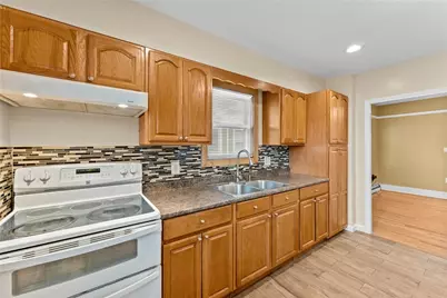 912 Narragansett Boulevard, Providence, RI 02905 - Photo 18