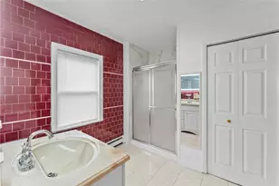 912 Narragansett Blvd, Providence, RI 02905 - Photo 20