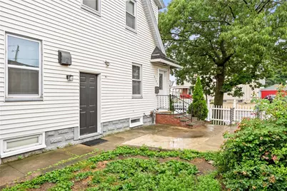 912 Narragansett Boulevard, Providence, RI 02905 - Photo 4