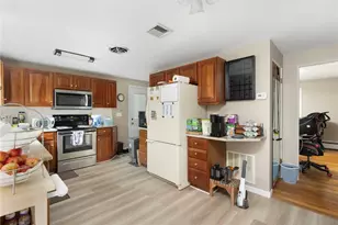 20 Deer St, East Providence, RI 02916 - Photo 8