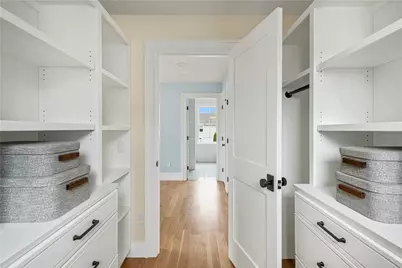 110 Newport Avenue, Middletown, RI 02842 - Photo 16