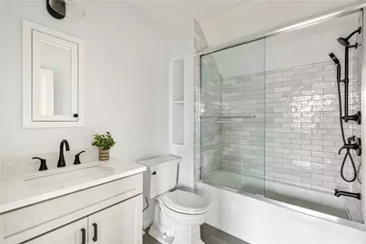 110 Newport Avenue, Middletown, RI 02842 - Photo 12