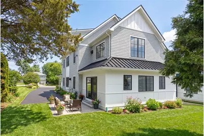 118 Newport Avenue, Middletown, RI 02842 - Photo 2