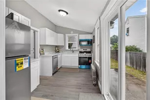 91 Ash St, Warwick, RI 02888 - Photo 2