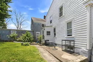 400 Thames St, Bristol, RI 02809 - Photo 36
