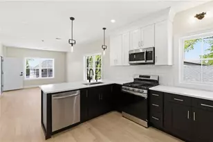 35 Mt Pleasant Ave, Providence, RI 02908 - Photo 6