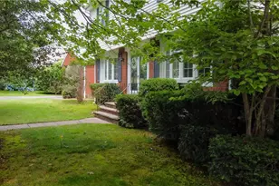 442 Eastview Ave, Somerset, MA 02726 - Photo 4