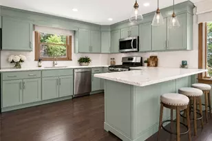 10 Ridgefield Dr, East Greenwich, RI 02818 - Photo 1