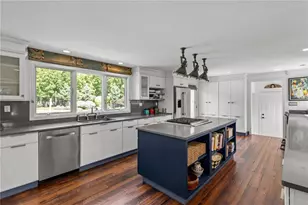 11 Stonegate Rd, Warren, RI 02885 - Photo 2