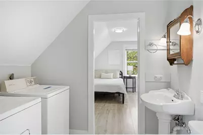 241 Pleasant Street, Providence, RI 02906 - Photo 26