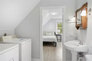 241 Pleasant St, Providence, RI 02906 - Photo 26