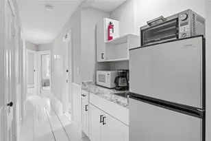 241 Pleasant St, Providence, RI 02906 - Photo 22