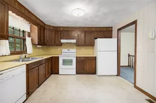 18 Fawn Ln, West Warwick, RI 02893 - Photo 12