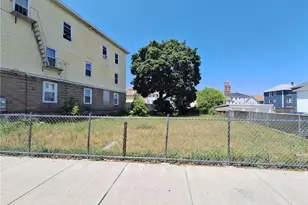 18 Magnolia St, Pawtucket, RI 02860 - Photo 1