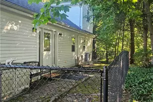 1304 New London Ave, Cranston, RI 02920 - Photo 4