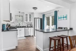 17 Old Farm Way, Middletown, RI 02842 - Photo 8