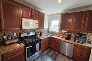 422 East Ave, Pawtucket, RI 02860 - Photo 12
