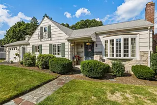 29 Colonial Dr, Lincoln, RI 02865 - Photo 2