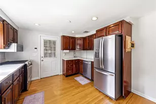 29 Colonial Dr, Lincoln, RI 02865 - Photo 4