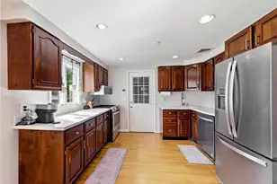 29 Colonial Dr, Lincoln, RI 02865 - Photo 6
