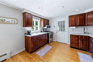 29 Colonial Dr, Lincoln, RI 02865 - Photo 6