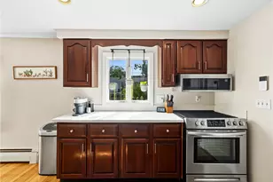 29 Colonial Dr, Lincoln, RI 02865 - Photo 8
