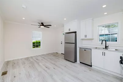 1346 Newport Avenue, Attleboro, MA 02703 - Photo 8