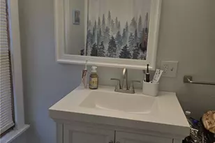 55 Court St, Bristol, RI 02809 - Photo 8