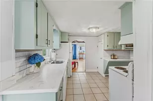 34 Platt St, Bristol, RI 02809 - Photo 10