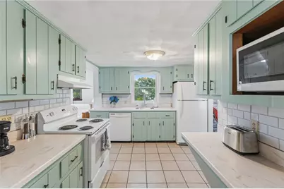 34 Platt Street, Bristol, RI 02809 - Photo 12