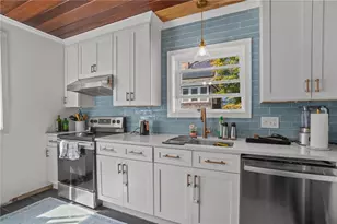 2 Channing Pl, Newport, RI 02840 - Photo 6