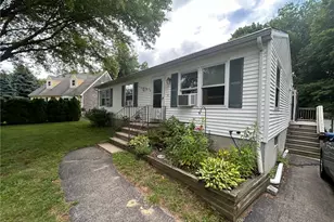 28 Karee Ct, South Kingstown, RI 02879 - Photo 4