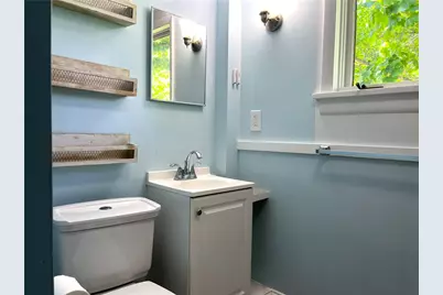 77 Narragansett Avenue #2nd Fl, Narragansett, RI 02882 - Photo 6