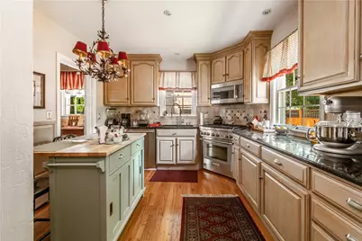 33 Sefton Drive, Cranston, RI 02905 - Photo 6