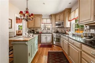 33 Sefton Dr, Cranston, RI 02905 - Photo 6