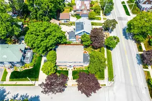 33 Sefton Dr, Cranston, RI 02905 - Photo 2
