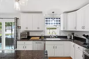 26 Davis Cir, Warwick, RI 02886 - Photo 18