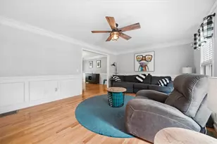 26 Davis Cir, Warwick, RI 02886 - Photo 8