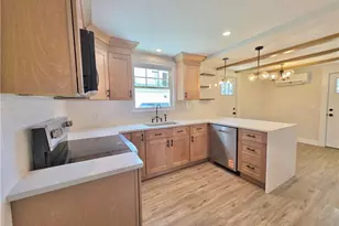 8 Wolf Hill Rd, Smithfield, RI 02917 - Photo 4