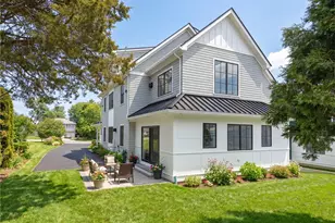 118 Newport Ave, Middletown, RI 02842 - Photo 2