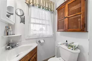 196 Cameron St, Pawtucket, RI 02861 - Photo 16