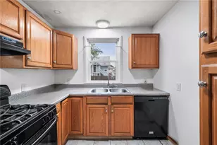 196 Cameron St, Pawtucket, RI 02861 - Photo 28