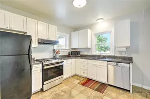15 Wollaston St, Cranston, RI 02910 - Photo 18