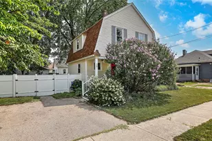 15 Wollaston St, Cranston, RI 02910 - Photo 1