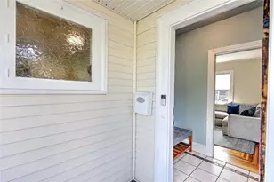 15 Wollaston St, Cranston, RI 02910 - Photo 8