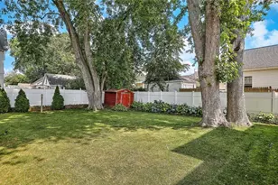 15 Wollaston St, Cranston, RI 02910 - Photo 38