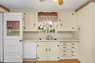 33 Linden Ave, East Providence, RI 02916 - Photo 14