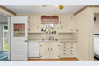 33 Linden Avenue, East Providence, RI 02916 - Photo 14