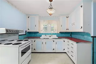 10 Pelham Pkwy, North Providence, RI 02911 - Photo 16